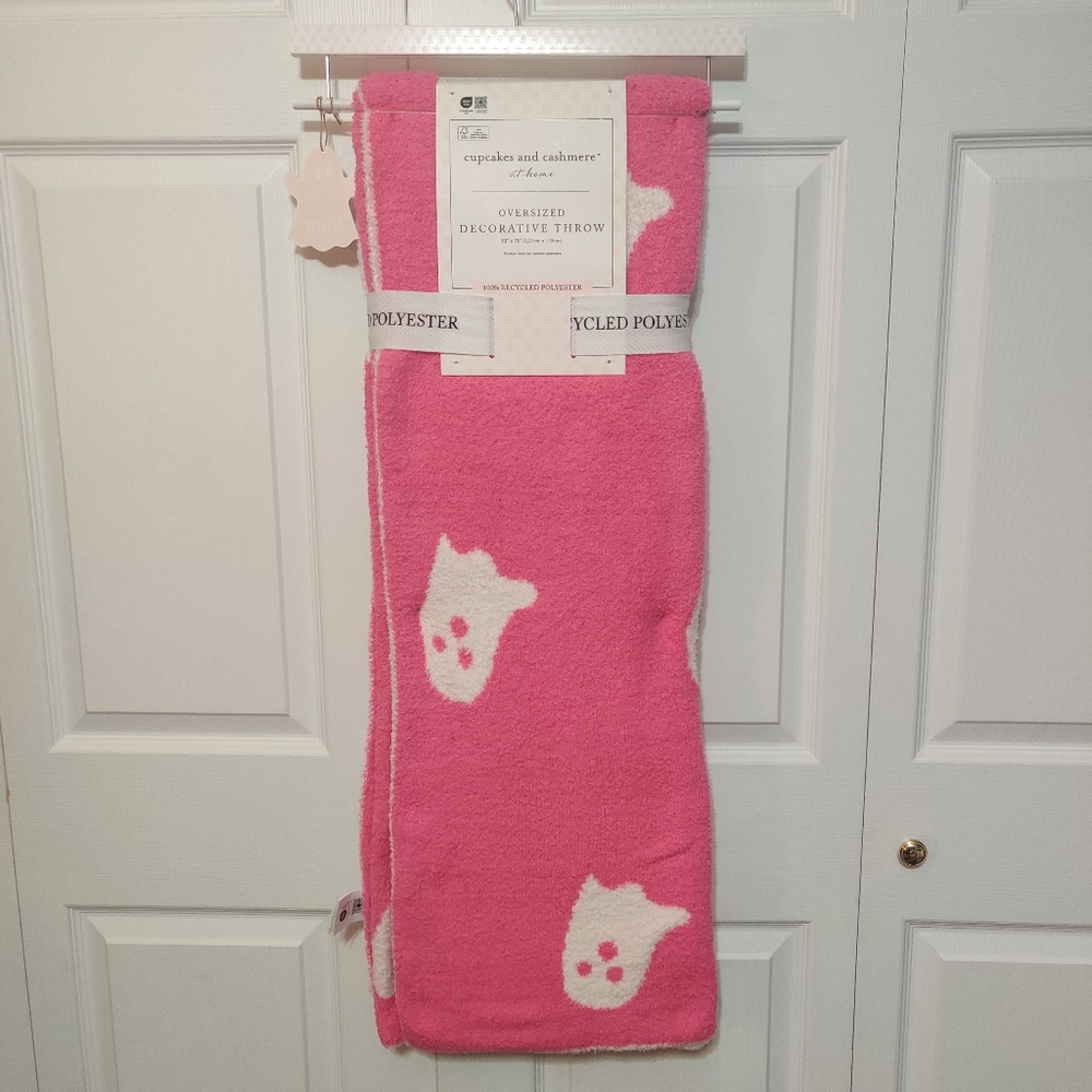 Pink ghost blanket viral tik tok throw cupcakes and cashmere halloween decor - Picture 5 of 7